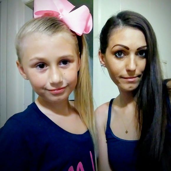 Meet your Posher, Cristine - Picture 1 of 1